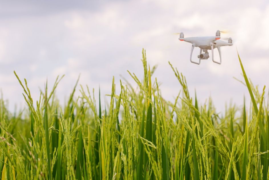 dron_flying_